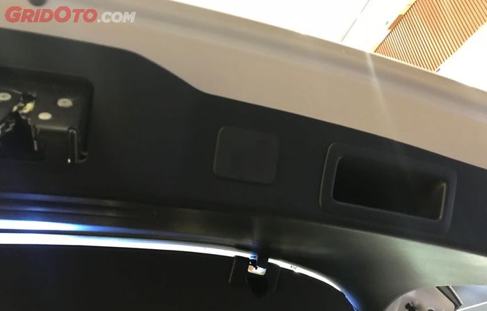 Mazda CX-5 Touring tidak ameiliki fitur Power Back Door