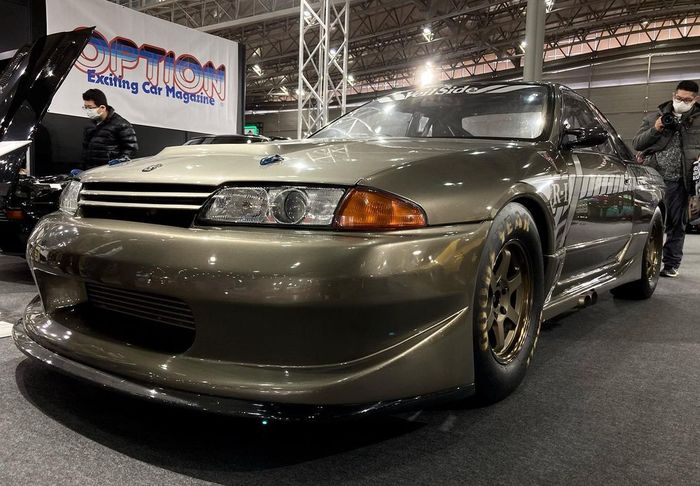 Tampilan depan modifikasi Nissan GT-R R32 ala mobil drag