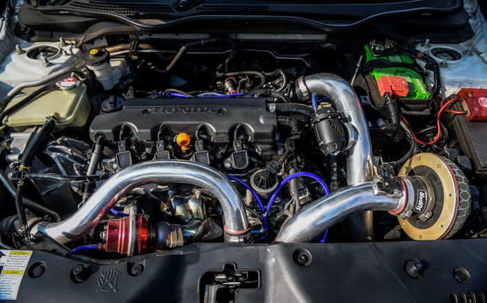 Mesin modifikasi Honda Civic Turbo sudah diberi upgrade part performa