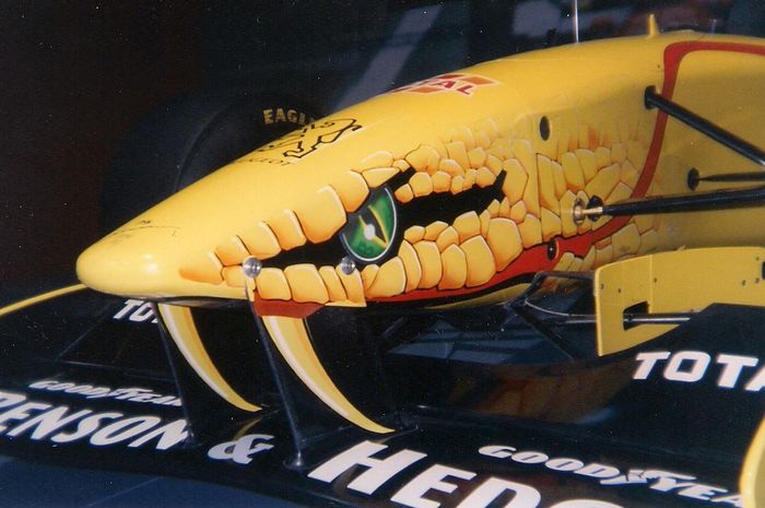 Livery mobil F1 Jordan 197 dengan motif kepala ular pada tahun 1997