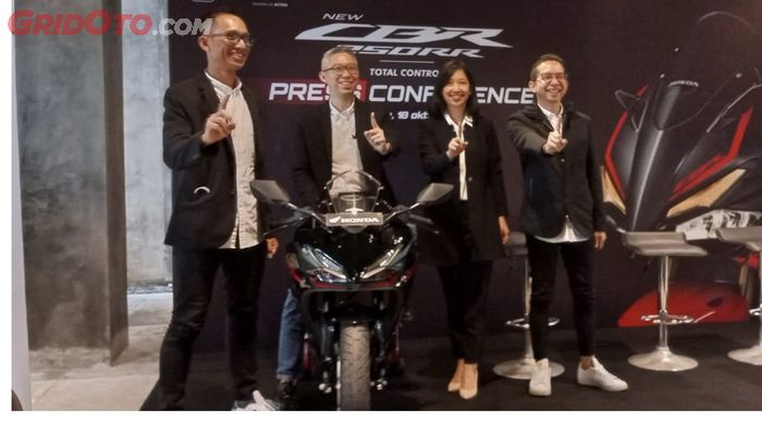 Jajaran manjemen Astra Motor Yogyakarta saat perkenalan Honda New CBR250RR