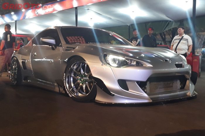 Subaru BRZ bergaya rocket bunny