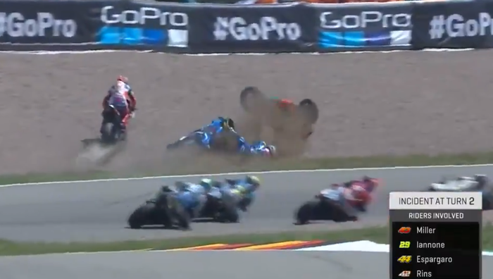 Pol Espargaro, Alex Rins, dan Jack Miller crash