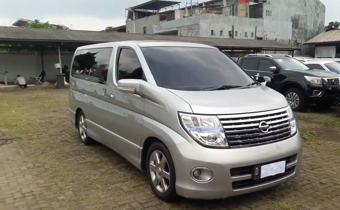 Ilustrasi Nissan Elgrand E51 bekas