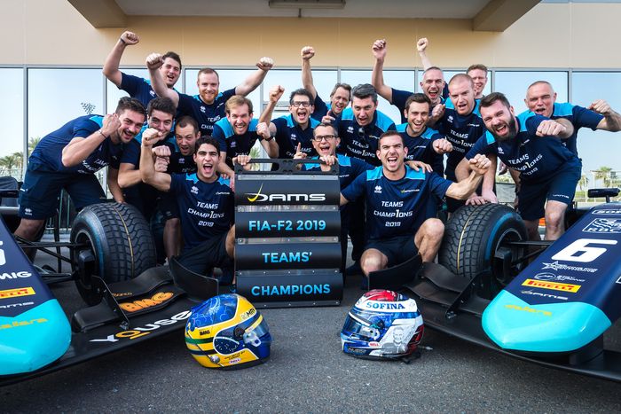 Tim DAMS merayakan keberhasilannya sebagai juara tim F2 2019 [ada seri penutup di F2 Abu Dhabi