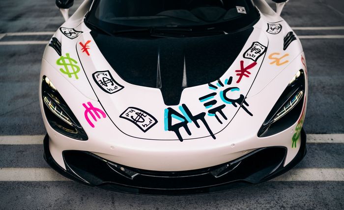 Modifikasi McLaren 720S hasil kolaborasi 1016 Industries dan seniman jalanan Alec Monopoly 