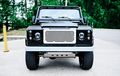 Restomod Land Rover Defender, Tetap Klasik Tapi Performanya Jempolan