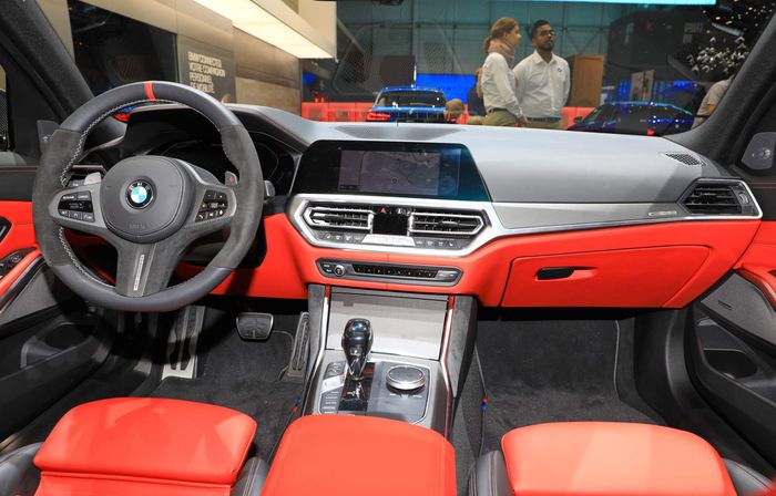 Bagian dalam kabin BMW Seri 3 M340i dengan body kit M Performance