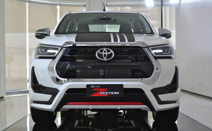 Tampilan depan Toyota Hilux Razer Revo Z Edition 