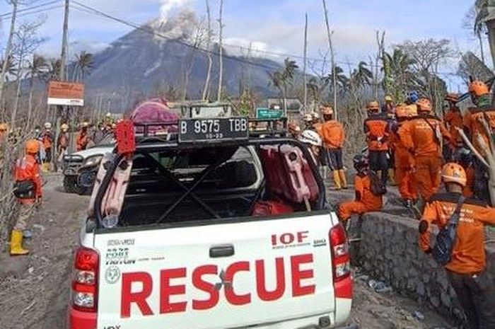 Mitsubishi Triton Rescue Car saat membantu tanggap bencana erupsi Gunung Semeru di Jawa Timur