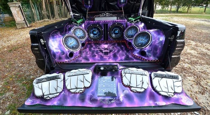 Full audio custom di bak belakang Toyota Hilux