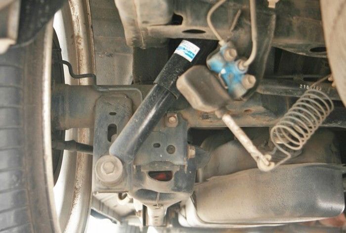 Pakai per dan sokbreker custom biar tampil ceper