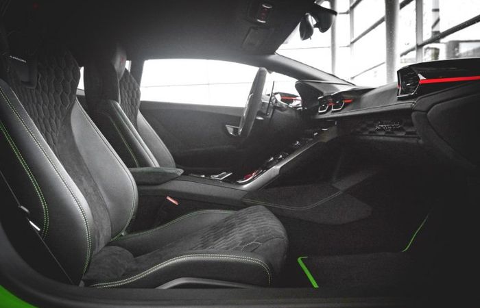 Tampilan kabin Lamborghini Huracan kreasi Neidfaktor