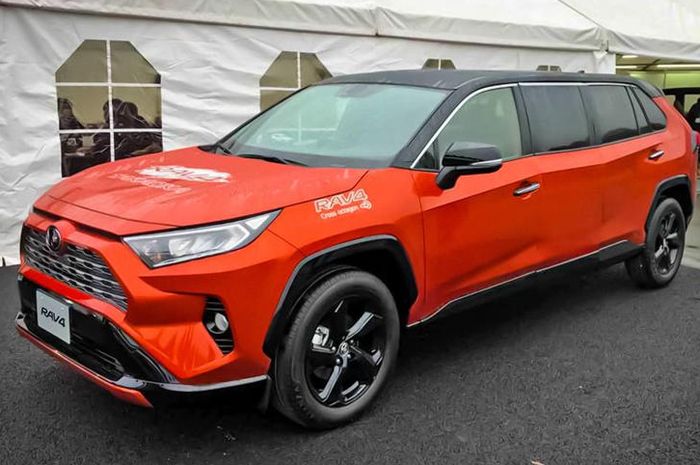 Modifikasi Toyota RAV4 jadi limousine