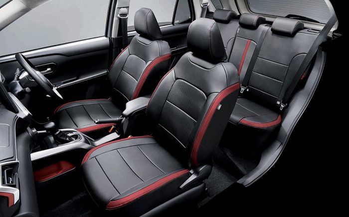 Tampilan interior paket aksesori Sporty untuk Daihatsu Rocky