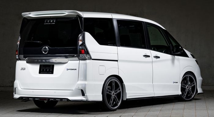 Tampilan belakang modifikasi Nissan Serena terbaru dari Mz Speed