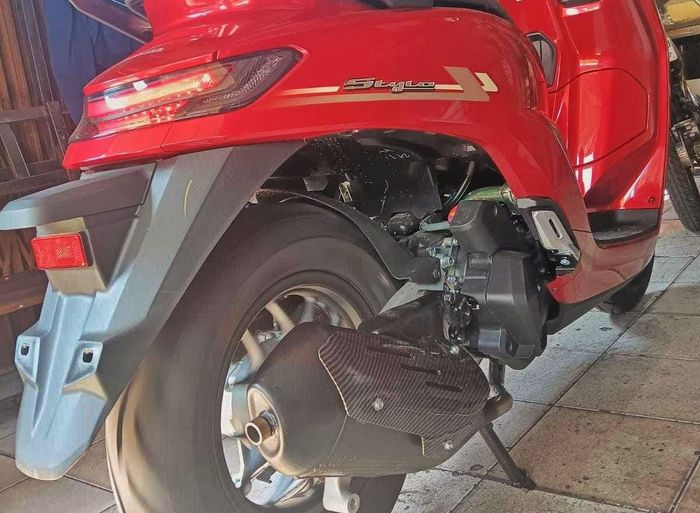 Untuk menghemat budget, kalian bisa pilih knalpot Vespa matic seken buat dipasang di Stylo 160.