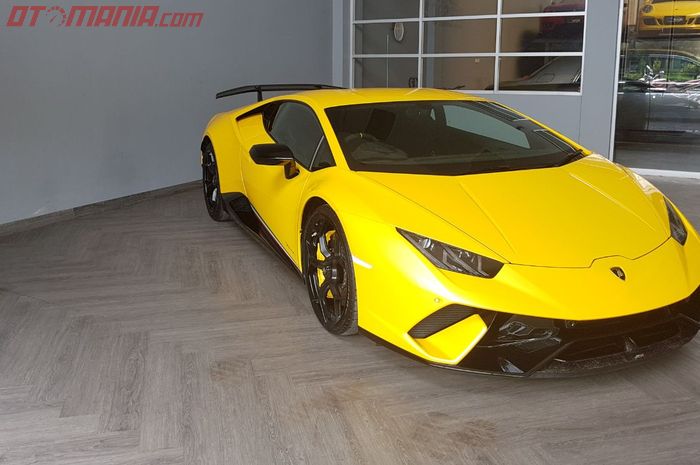 Prestige Image Motorcars kembali menghadirkan mobil spesial yaitu Lamborghini Huracan Performante