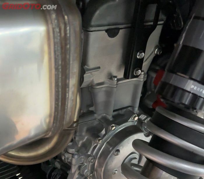 Mesin 4-silinder segaris berkapasitas 999cc yang disematkan di Kawasaki Teryx4 H2 dicomot dari Kawasaki H2