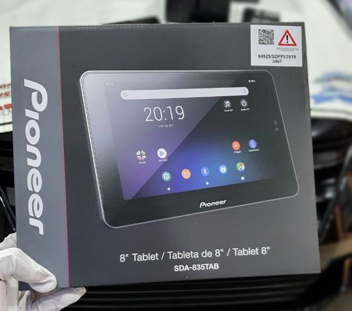 Boks tablet yang terpisah dari body head unit double-din