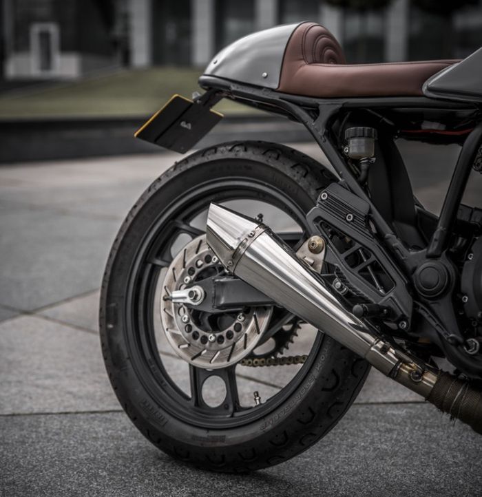 Kaki-kaki dan mesin masih banyak yang standar