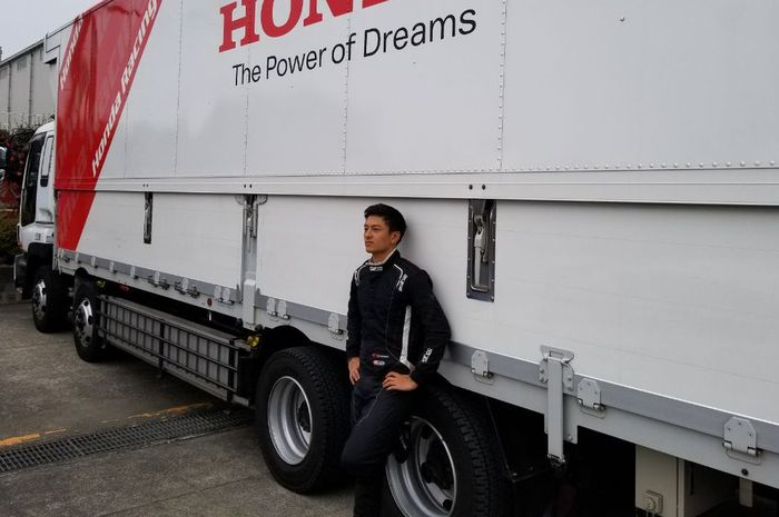 Pembalap muda Indonesia Rio Haryanto diundang Honda untuk mengikuti tes mobil Super Fomula di sirkuit Suzuka, Jepang