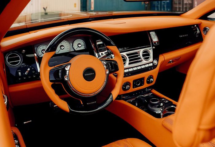 Tampilan kabin modifikasi Rolls-Royce Dawn dibikin mencolok bertema oranye