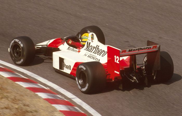 Ayrton Senna menang di Suzuka bersama mobil McLaren-Honda di F1 Jepang 1988