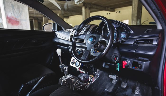 Tampilan kabin modifikasi Toyota Vios generasi 3 simpel sporty