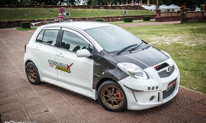 Toyota Yaris Bakpao Gaya Racing, Wajah Garangnya Berhias Serat Karbon