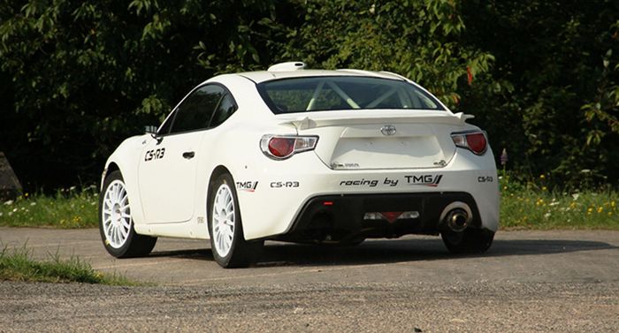 Tampilan belakang modifikasi Toyota 86 jadi mobil rally