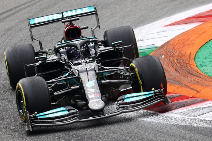 Lewis Hamilton saat beraksi di F1 Italia 2021