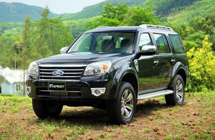 Ilustrasi Ford Everest gen 2