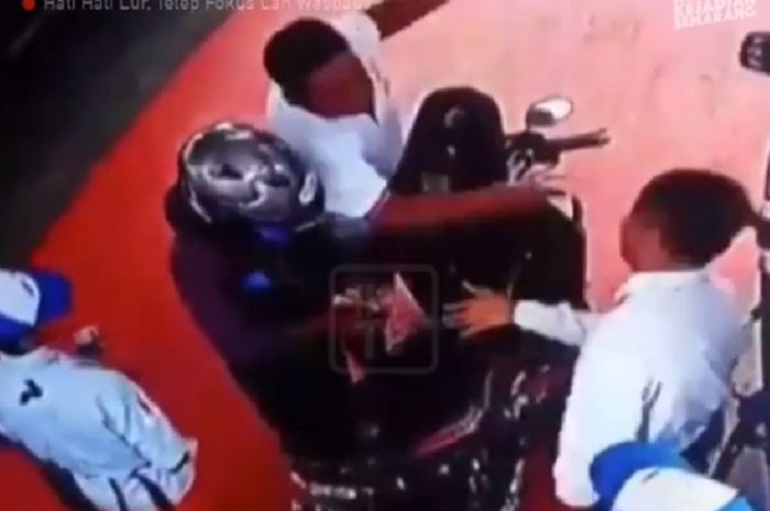 Petugas SPBU ditampar pembeli di Semarang.