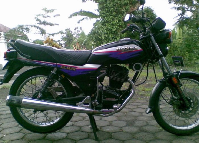 Honda GL Pro gendong Yamaha XMAX