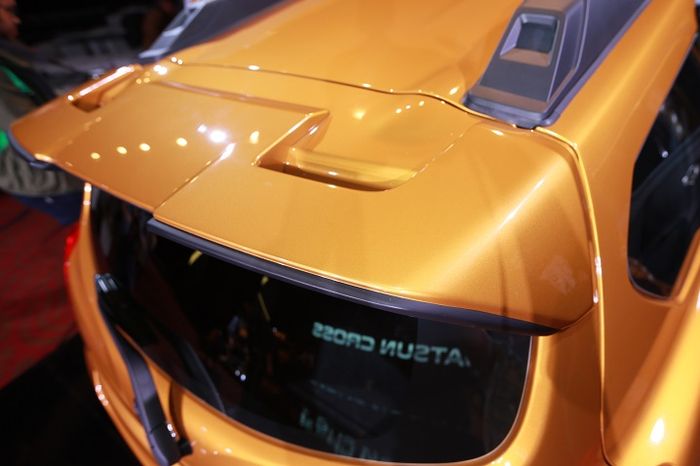 Rear spoiler Datsun Cross berdesain sporty
