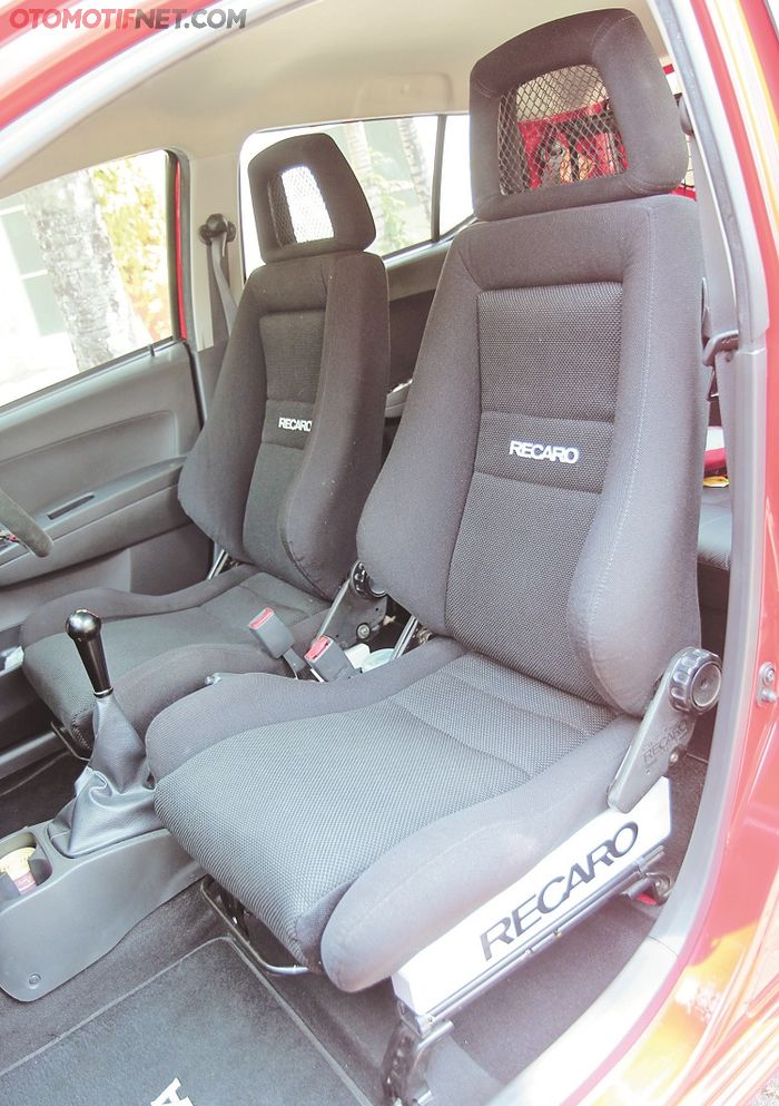 Jok Recaro LX &rsquo;84, bikin interior Ayla makin berkelas