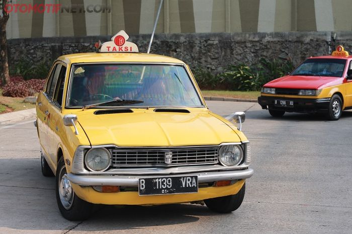 Toyota Corolla 1973 &amp; Holden Gemini 1989 gaya Taksi