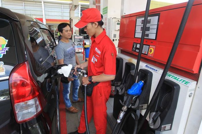 Konsumen bingung, isi bensin di SPBU disebut tidak lagi terima uang tunai, Pertamina buka suara (foto ilustrasi)