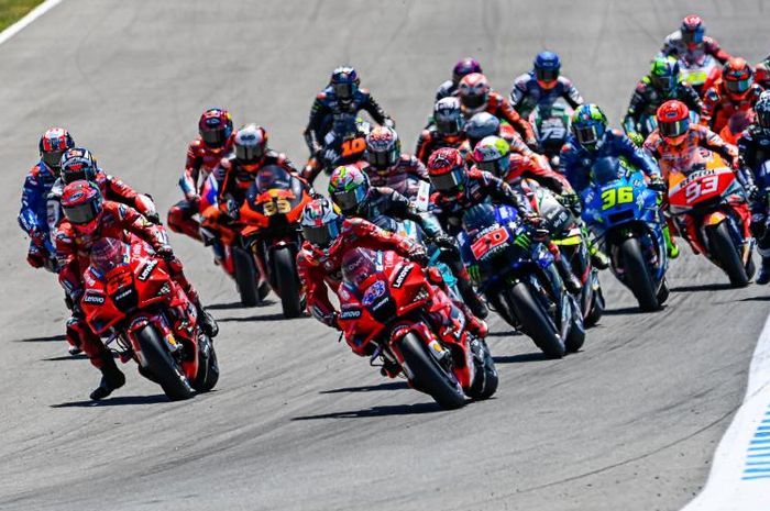 Juara dunia GP 500 cc ALex Criville sebut pembalap pabrikan Ducati akan lebih sering terlihat bersaing di barisan depan pada ajang MotoGP 2021.