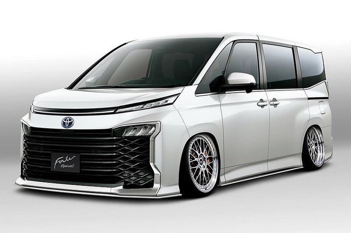 Modifikasi Toyota Voxy baru bergaya stance hasil garapan Forte Spesial, Jepang