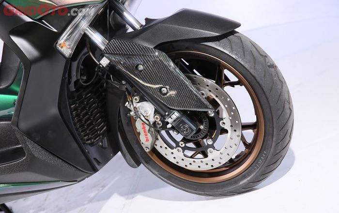 Kaki-kaki depan pakai Ohlins plus cakram dari Yamaha R25