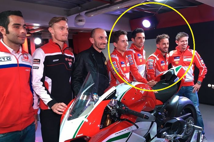 Michele Pirro (ketiga dari kiri kanan) dan para pembalap top MotoGP di Ducati World Premiere