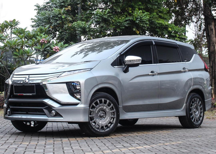 Mitsubishi Xpander dengan OZ Rally Racing 18 inci