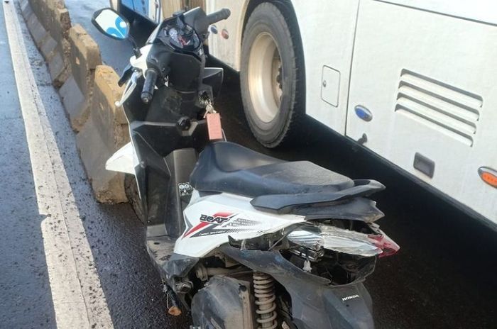 Kecelakaan di flyover pesing