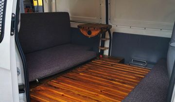 Suzuki Carry Mirip Rumah, Ada Sofa 