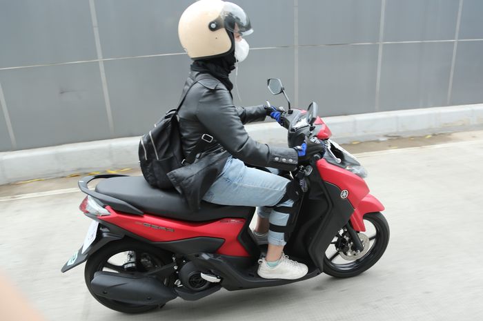 Ilustrasi motor yang masih menggunakan rem belakang tromol