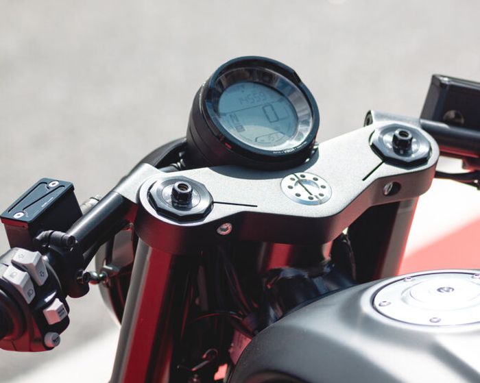 Area kokpit jadi makin minimalis dan rapi