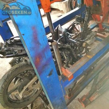 Segini Biaya Press Rangka Motor Yang Bengkok Akibat Kecelakaan 