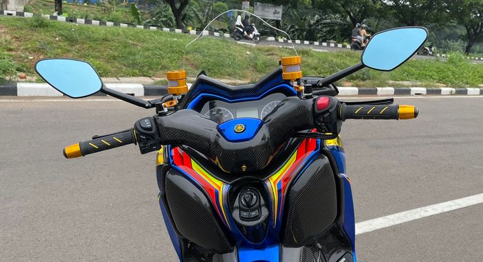 Sektor setang Yamaha XMAX dipenuhi deretan part kece plus sentuhan karbon kevlar